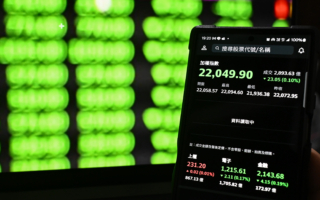 中东冲突升温 新台币升至3年新高 台股22000点保卫成功