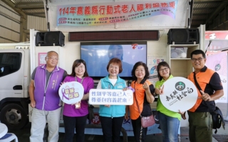 欢唱服务社区 老人行动车深入嘉义县各乡镇