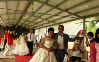家扶为两对祖父母办婚礼 圆他们的婚纱梦