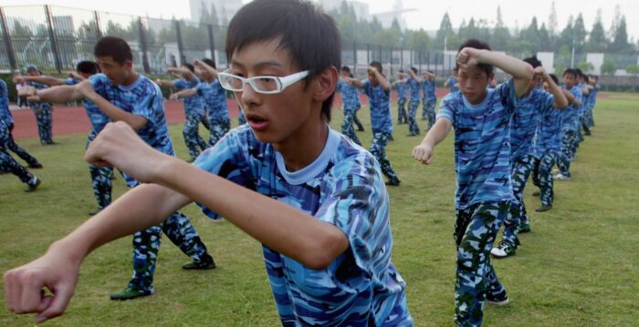 太原一所中学军事化管理初中生 遭集体吐槽