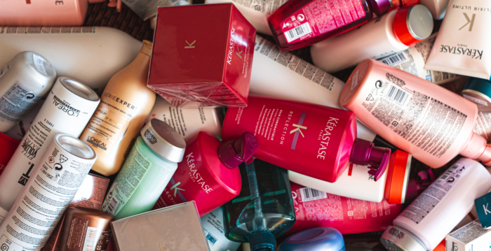 福建女孩做核磁共振 脸部化妆导致影像异常