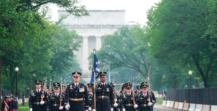 【名家专栏】阅兵为何被一些人视为威胁？