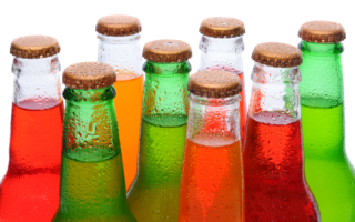 研究：玻璃瓶裝飲料微塑料含量高於塑料瓶