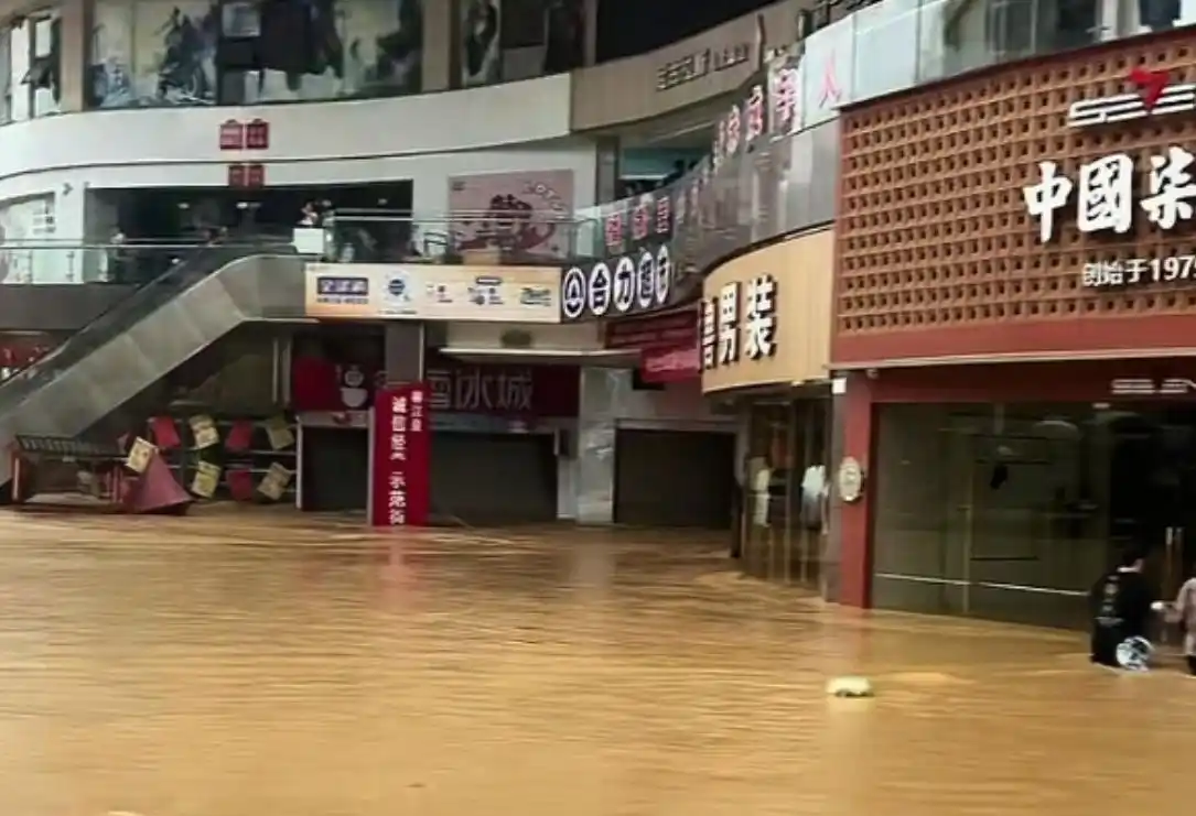 貴州榕江特大洪水 淹沒體育場 灌滿最大商場
