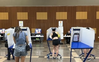 曼哈頓一投票站選民多投馬姆達尼