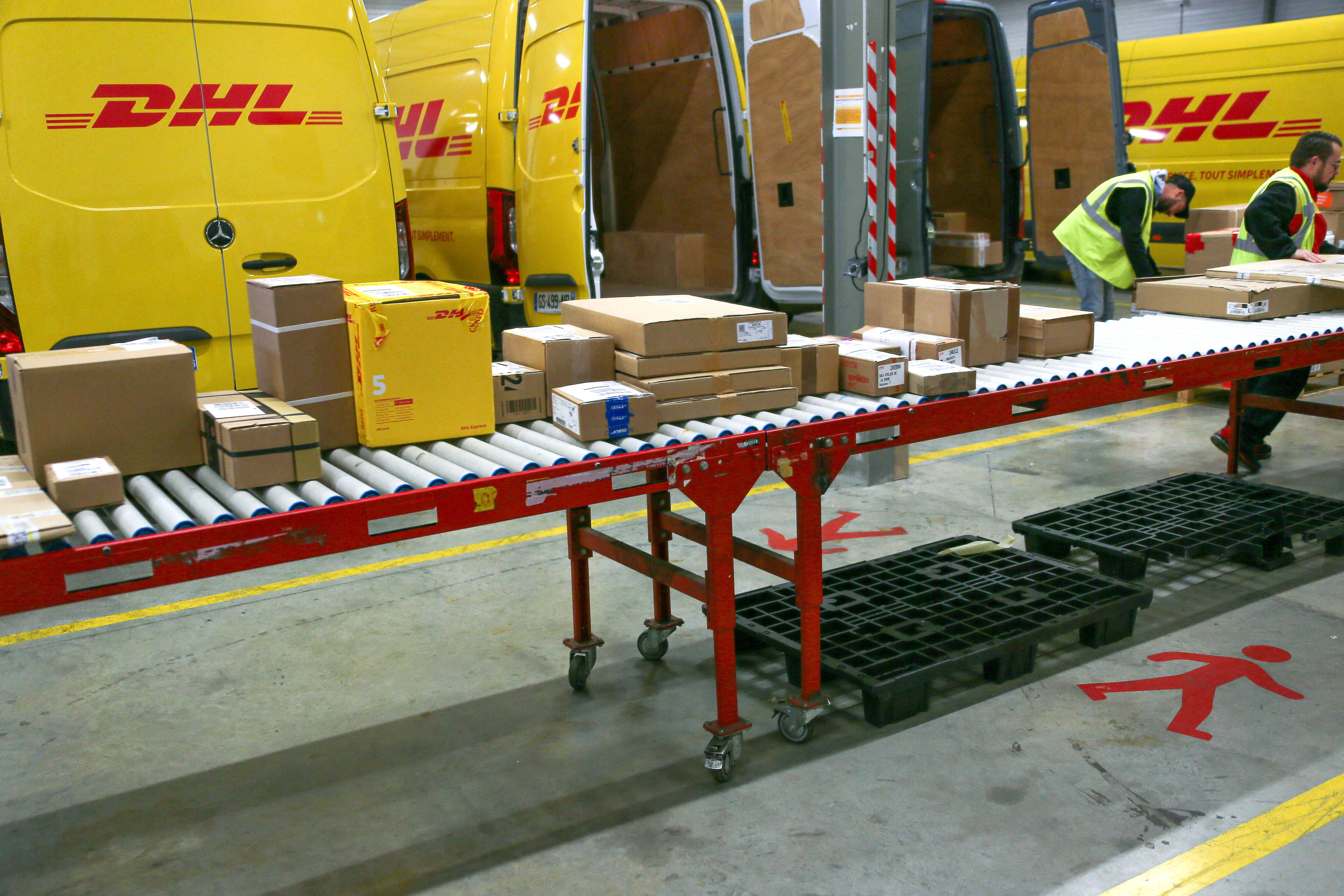 DHL快递公司与工会达临时协议复工在即| DHL快递公司，罢工，协议| 大纪元