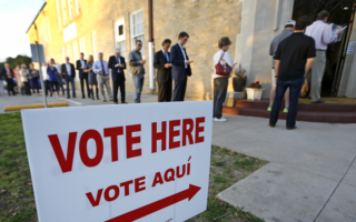 德州總檢察長調查33名涉嫌非法投票的非公民