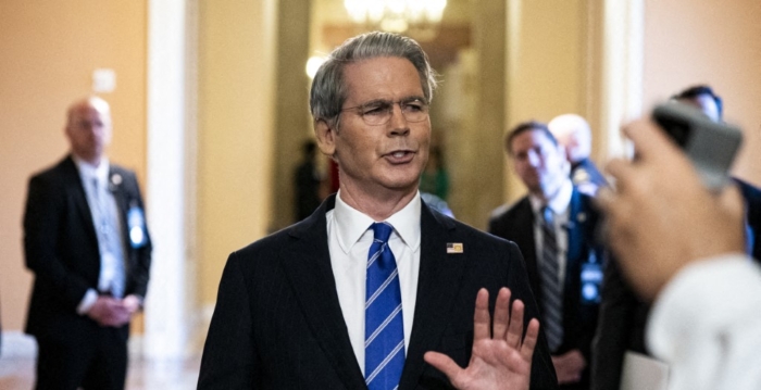 贝森特：人民币当储备货币 一条件达不到