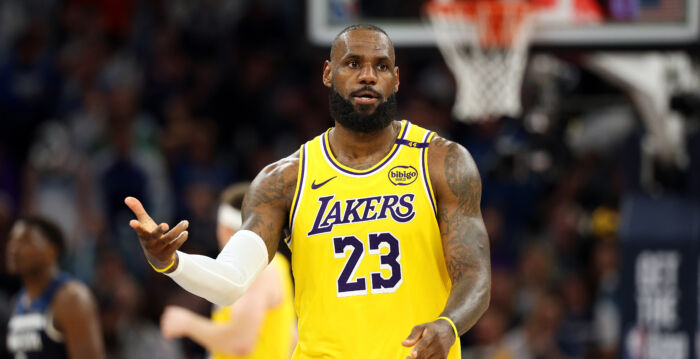 NBA：湖人队补强犹豫不决 詹姆斯选择施压