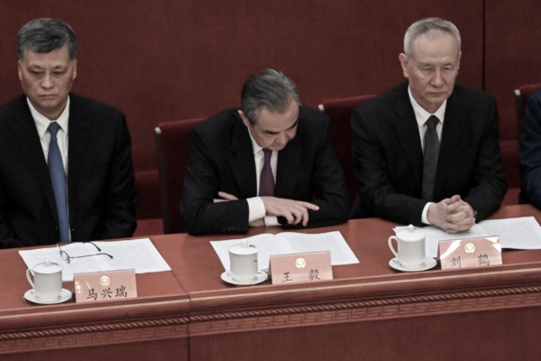 新疆书记马兴瑞突卸任 专家：习被剪裙边
