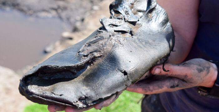 英国出土逾30公分古罗马巨鞋 考古学家费解