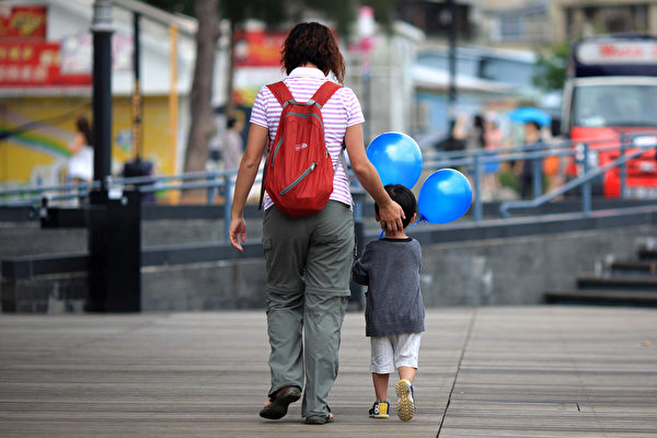 中国出生率骤降 教师“铁饭碗”不再稳固