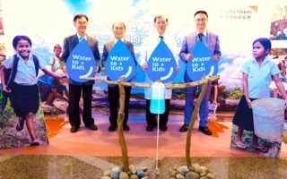 中醫大附醫送愛到遠方 「Water to Kids」展邀民眾體驗