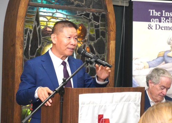 2025年7月9日晚,华府智库“宗教与民主研究所”举行“高智晟在哪里”的营救活动。图为傅希秋在发言中。(李辰/大纪元)
