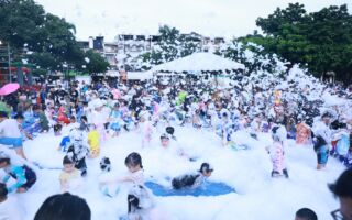 屏東夏日泡泡趴嗨翻 親子戲水笑聲不斷