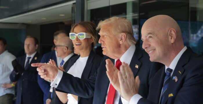 组图：川普携家人观世俱杯决赛 任颁奖大使