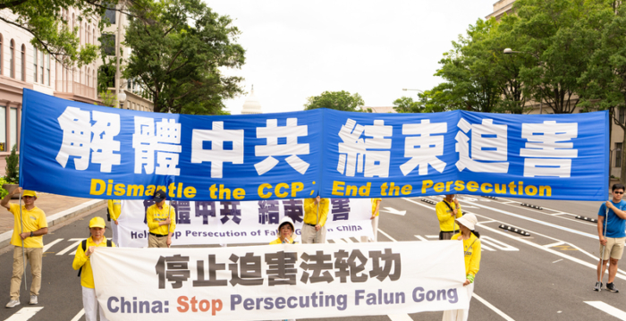 中共警察用欺骗手段绑架拘留法轮功学员