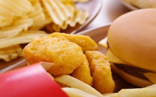 新研究：超加工食品可改變大腦 引發暴食