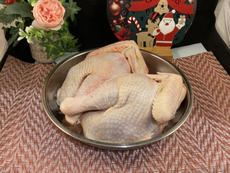 龍崗雞一隻3磅重。(梁廚美食提供)