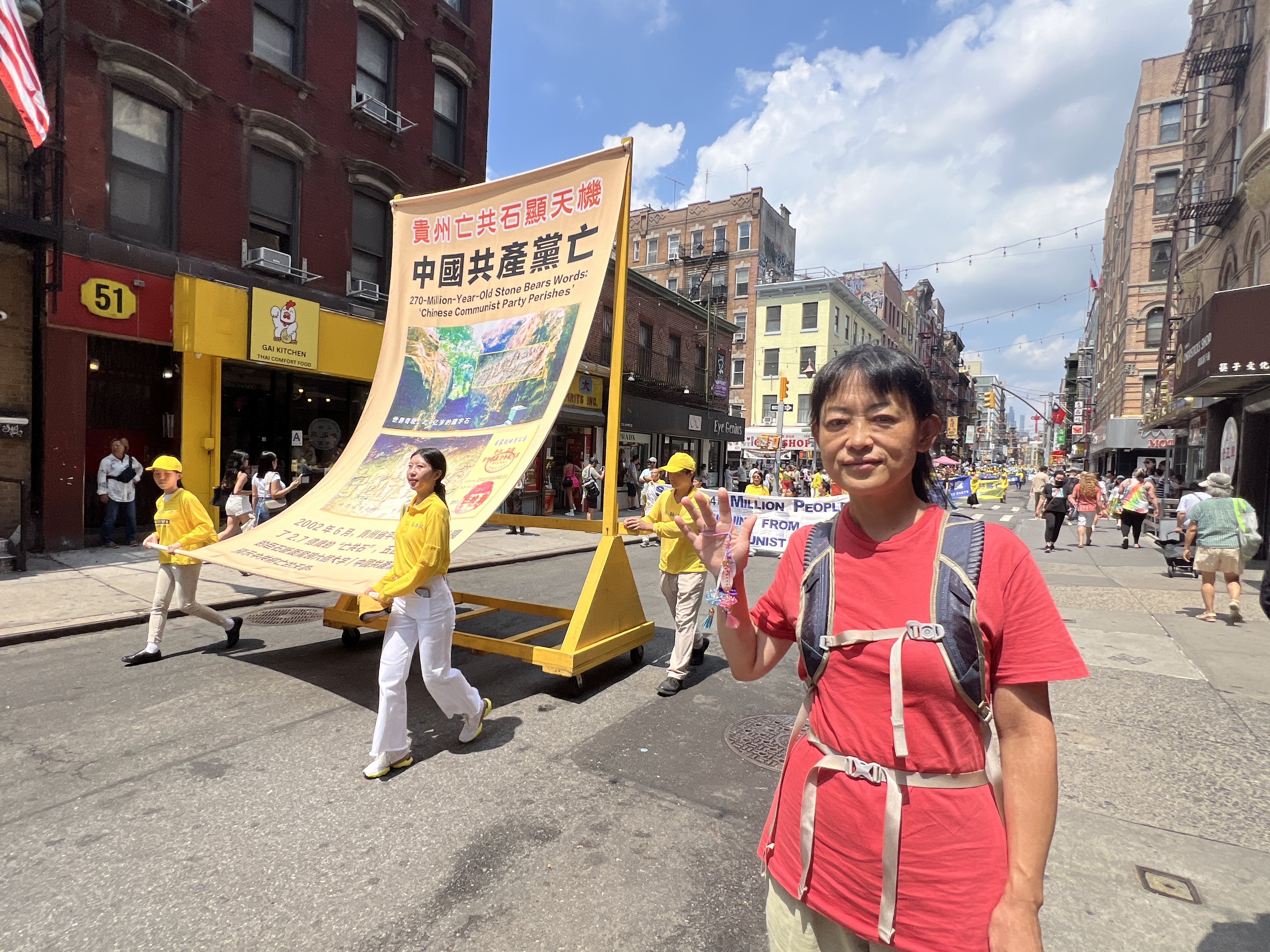 中国民主党党员李昕燕说,该组织的成员受到中共的威胁,在2023年11月抗议习近平来访时多人被殴打致伤。(林丹/大纪元)