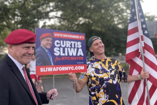 斯利瓦支持廢除紐約庇護政策 批亞當斯錯失公投機會