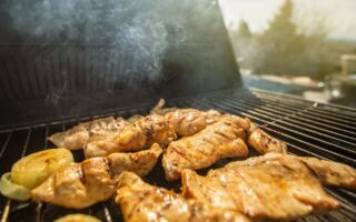 醃製雞肉多加這一調料 烤雞肉變得滑嫩多汁