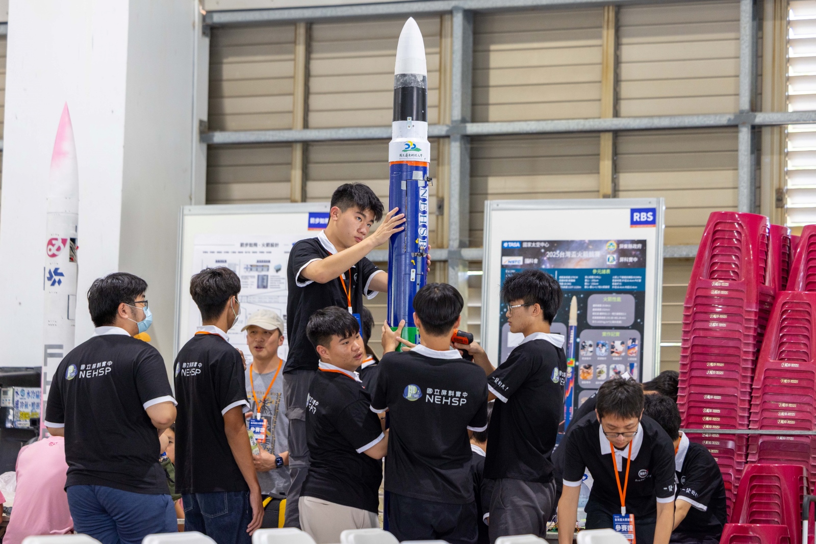 首屆台灣盃火箭競賽開幕15隊青年屏東旭海決賽| 大紀元