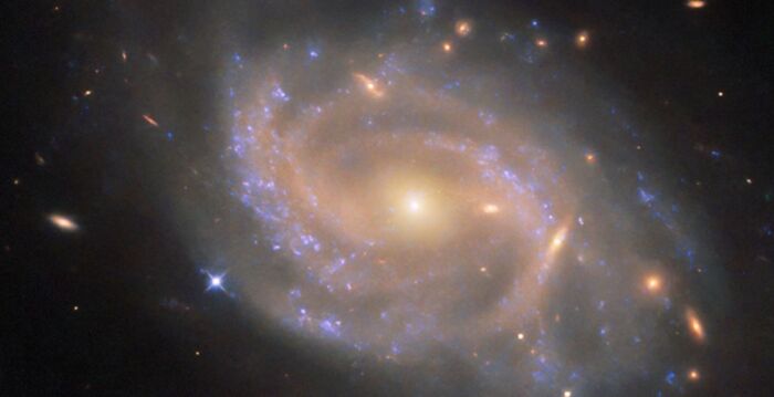 藏身于最大星座中 螺旋星系孕育Ia型超新星