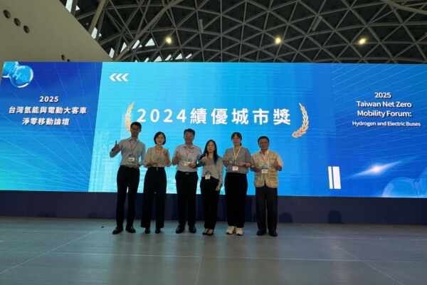 2025氢能与电动大客车净零论坛 嘉市获表扬