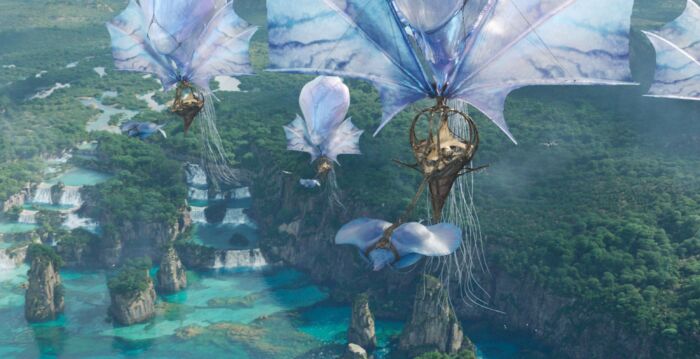 《阿凡达3》剧照 飞行船激烈空战用真火拍摄