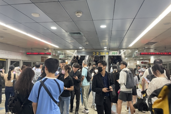 文湖线列车出包 8400旅客受影响