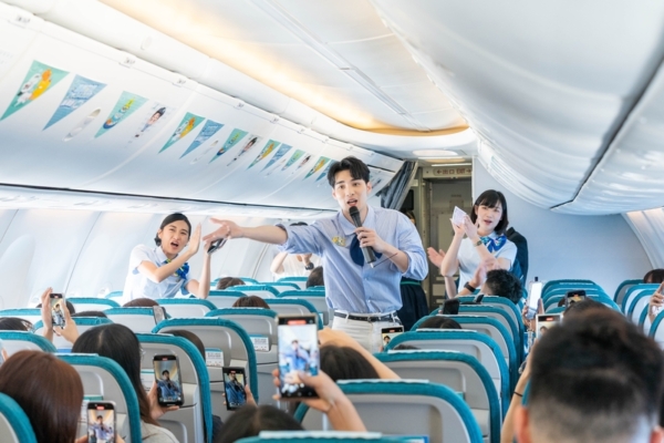 黄伟晋首办空中见面会 与各地粉丝上飞机相聚
