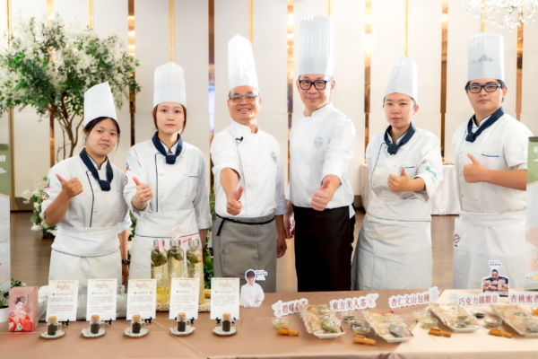 传递“五厚‧食光”庇护礼盒 侯友宜赞手绘出温度