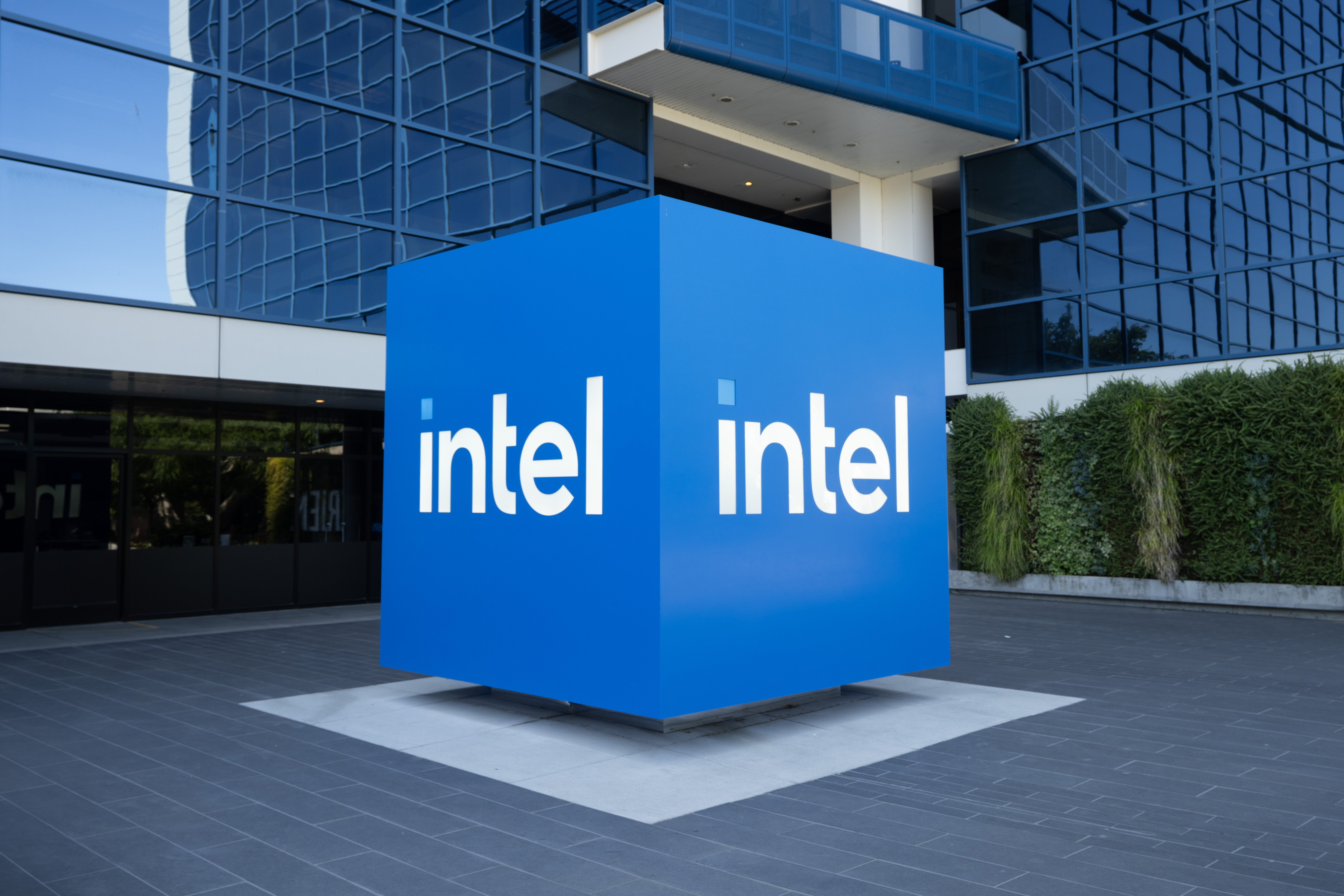 美政府拟入股英特尔10% 软银加码投资20亿美元| 美国政府| Intel | 芯片与科学法案| 大纪元