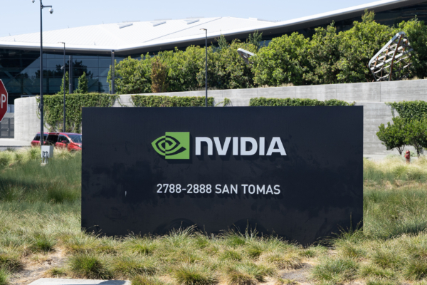 對華出口降級版Blackwell芯片?專家發警告