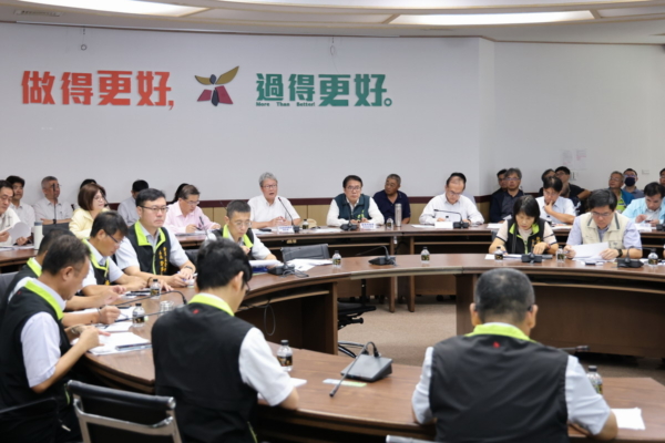 “前进指挥所”首开会 协调分工抢修灾区房屋
