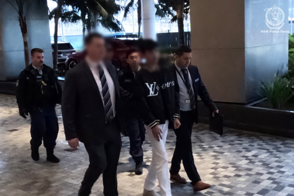 涉主谋诈骗洗钱案 两华男悉尼落网被控