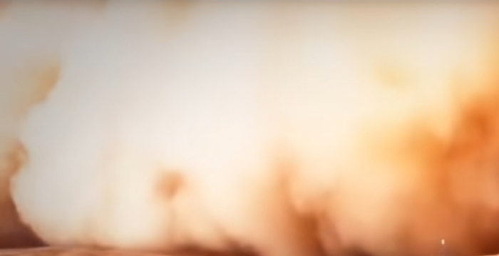 沙尘暴突袭甘肃敦煌 游客:像末日小说场景