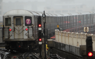 纽约地铁与公车票 明年1月拟涨至3美元