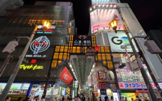 大阪夜裡散步 看城市同時也在看世界