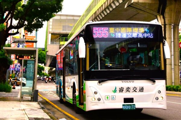 台中加开机捷公车555线 捷运文华站至机场仅30分钟