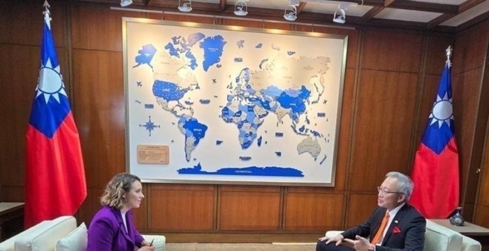 台次长接受英媒专访 示警中共正为侵台做准备