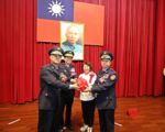 嘉市府警察局卸、新任局长交接