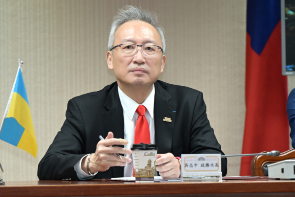 吴志中接受外媒专访 警示中共正为侵略台湾积极准备