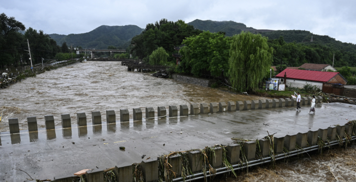 【一线采访】河北村民泣诉 成批人被洪水冲走