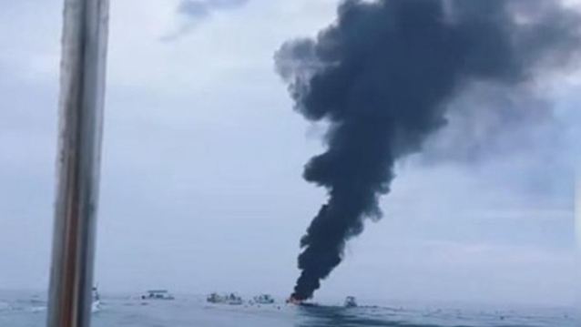 山东威海市一垂钓船起火 1人溺亡4人送医