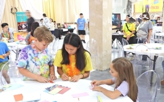 纽约华裔少年凭借折纸技术赢得2.5万美元