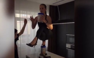 「平衡力挑戰」網絡瘋傳 醫生警告：小心受傷