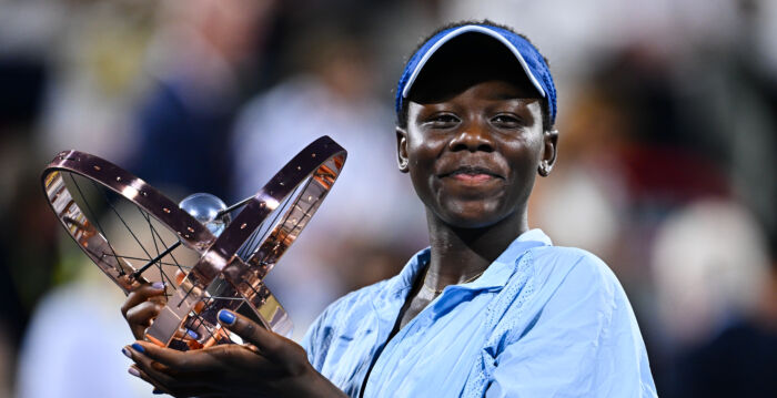 网球：18岁“黑马”首夺巡回赛冠军 创历史