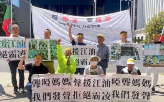 千百度：一齣「警察可以打老百姓嗎」的諷刺劇
